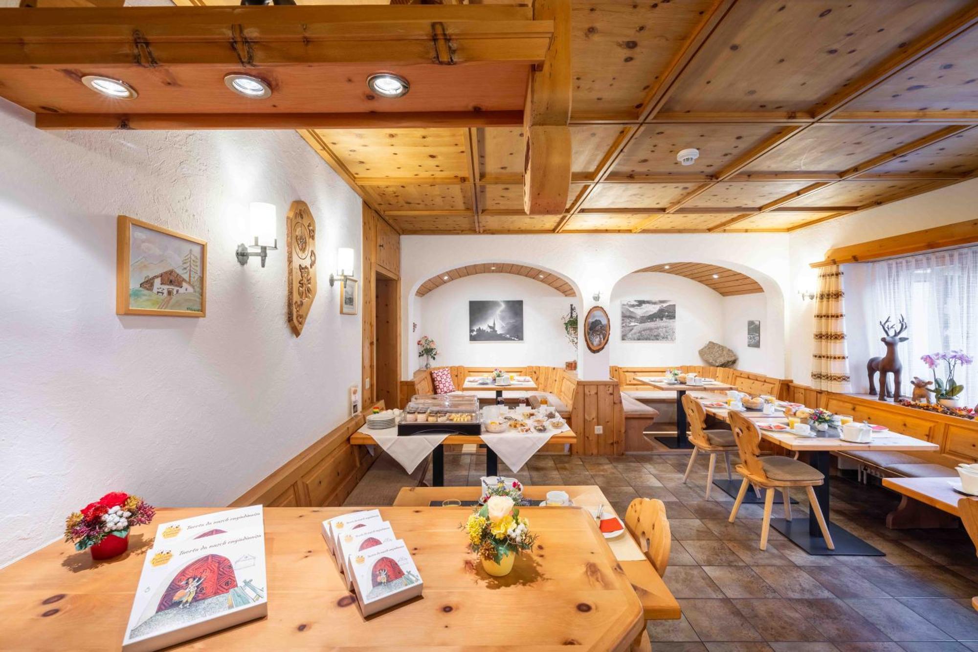 Garni Alpenrose - Grusaida Scuol Eksteriør billede